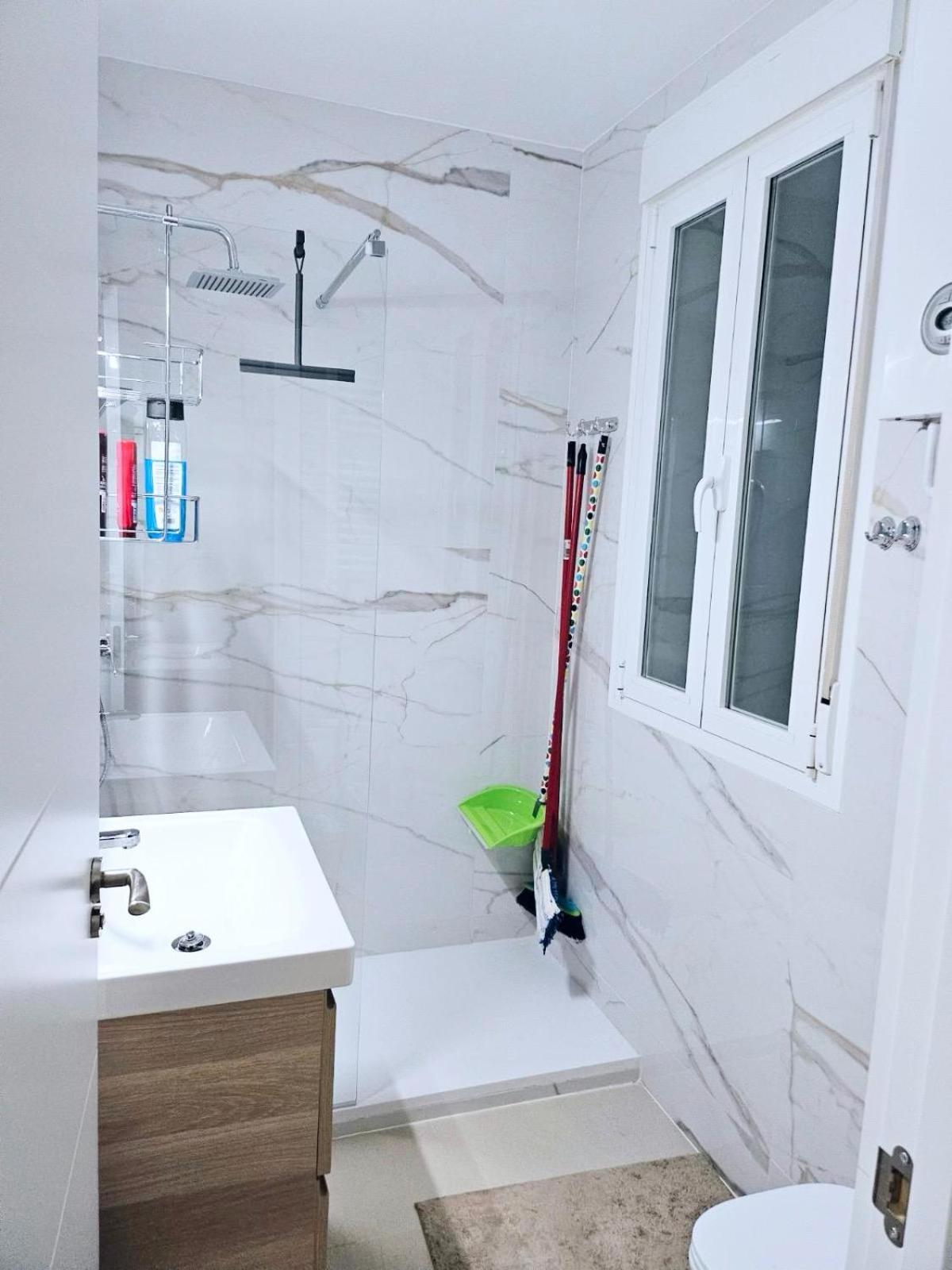 Acogedor Apartamento En Atocha By Bebalmy Madrid Extérieur photo