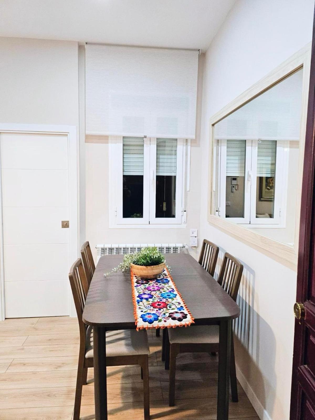 Acogedor Apartamento En Atocha By Bebalmy Madrid Extérieur photo